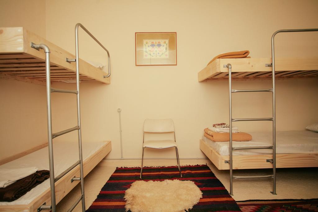 Zig Zag Hostel Тирана Экстерьер фото